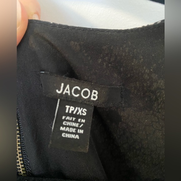 Lace pattern dress - Picture 2 of 4